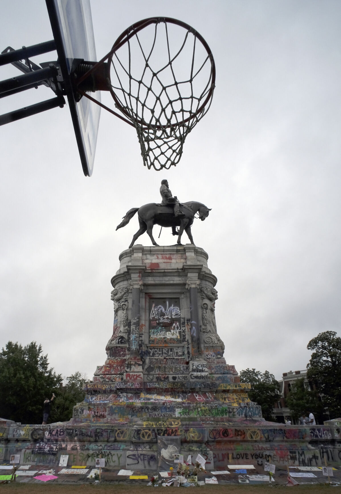 20200618_MET_STATUE_BB08